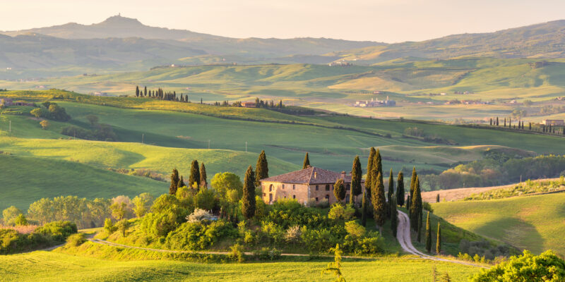 Farm,House,On,A,Hill,In,Tuscany,Landscape