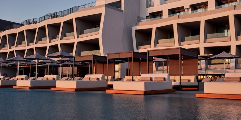 GRHINTERCO_infinity_pool_5th_floor_facade_ic_crete_141588_1440x810
