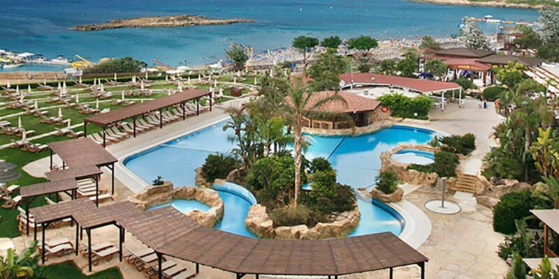 GRLCAPOBAY_PROT-TOP-Long-shot-pool