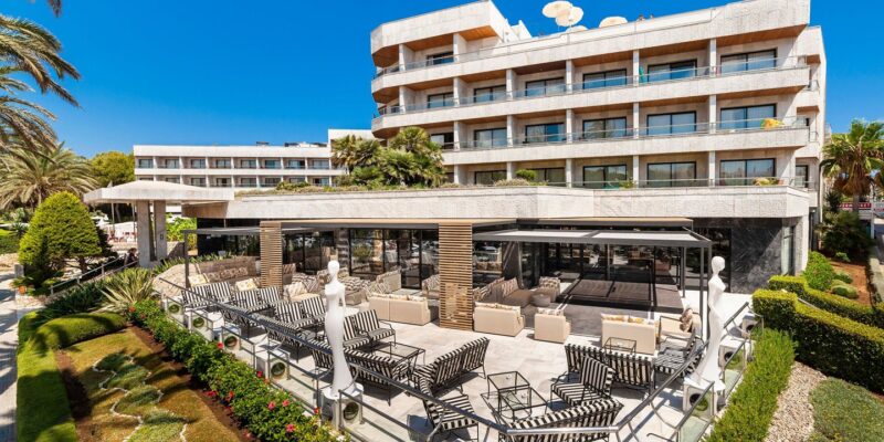 Serrano%20Palace_012_a_exterior_114229808_1440x810