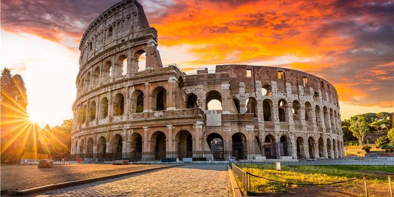 dreamstime_xxl_144201572_Colosseum-2