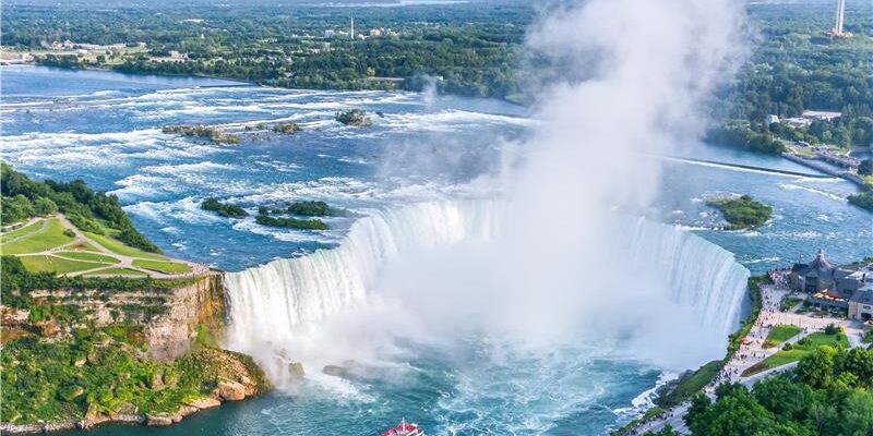 dreamstime_xxl_67352083_Niagara Falls