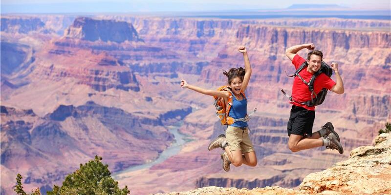 dreamstime_xxl_28542421_Grand_Canyon_Jumping